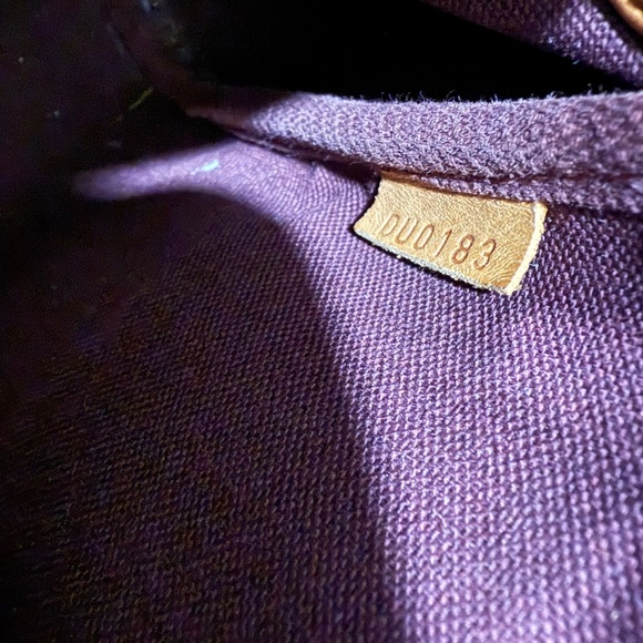 Louis Vuitton Monogram Favorite MM - Picture 15 of 15